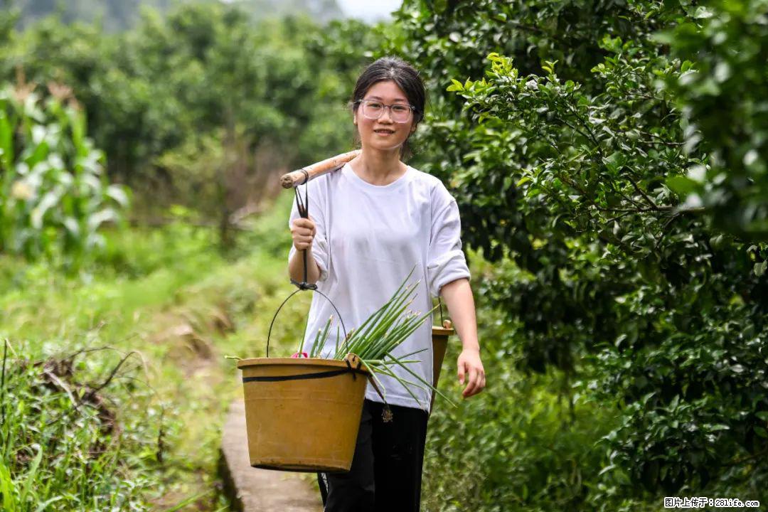 全网追的“扁担女孩”，找了一份暑假工，时薪12元 - 达州生活资讯 - 达州28生活网 dazhou.28life.com